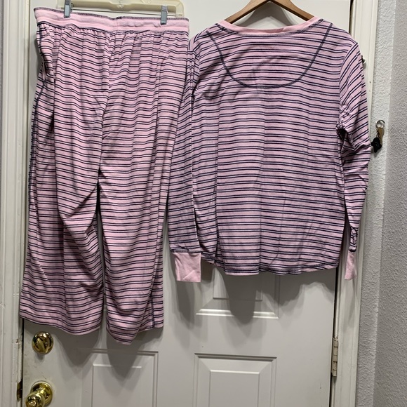 Nautica pjs, pink and black, soft and great shape - Picture 2 of 5